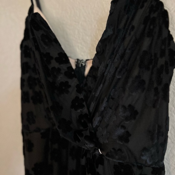 Limousine Lifestyle Black Burnout Velvet Floral Midi Dress - Picture 9 of 11